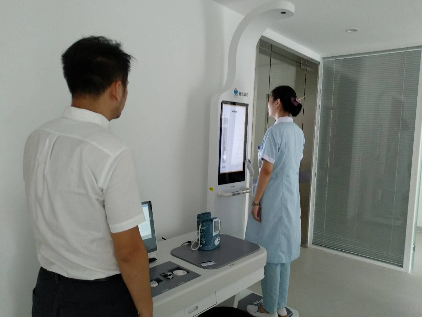 康養(yǎng)社區(qū)中的健康管理設(shè)備有哪些？健康一體機(jī)適合康養(yǎng)社區(qū)嗎？